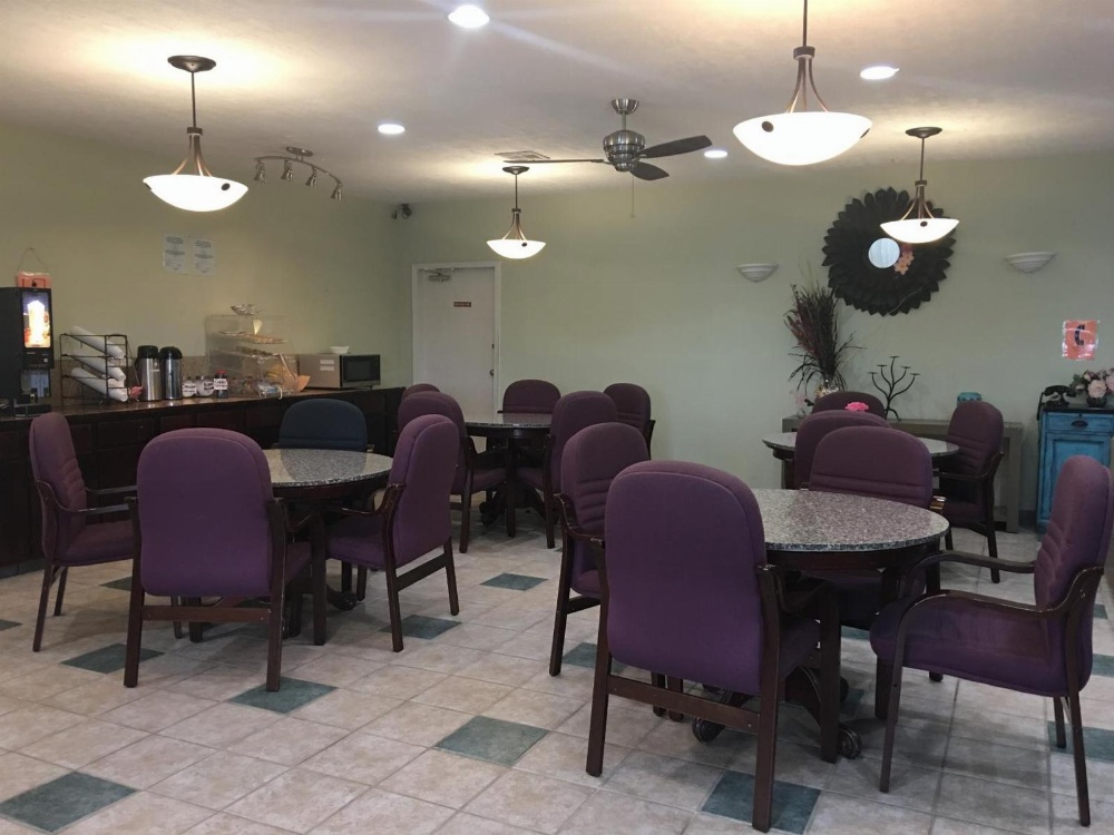 Houston Inn and Suites Image 15